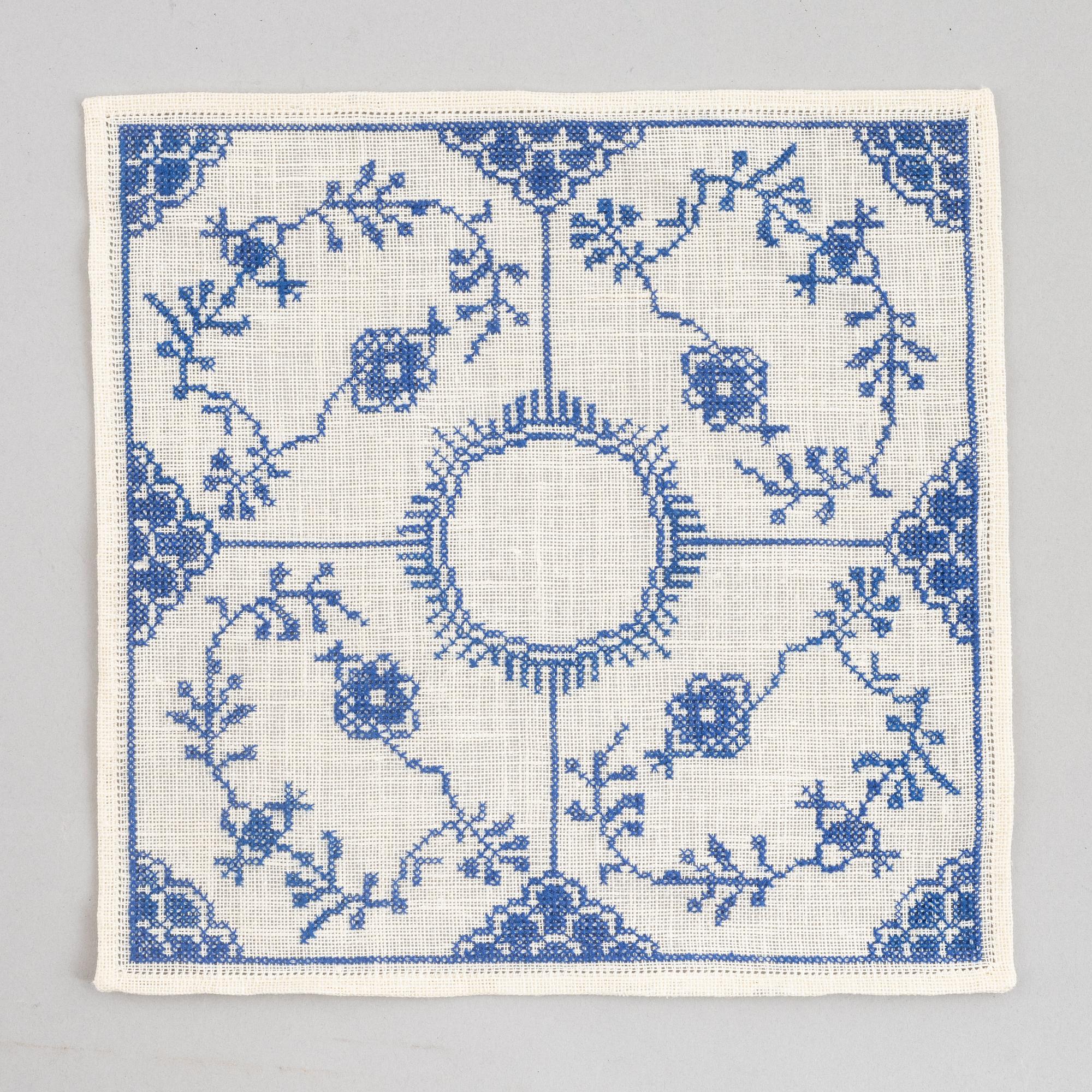 Matservis, 84 delar, porslin, "Musselmalet", Royal Copenhagen, Danmark.