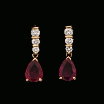 195. A pair of Tiffany & Co ruby earrings set with brilliant cut diamonds, tot. app. 0.40 ct.