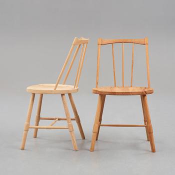 HANS J WEGNER, two Windsor chairs for Fritz Hansen, Denmark, 1940-50's.