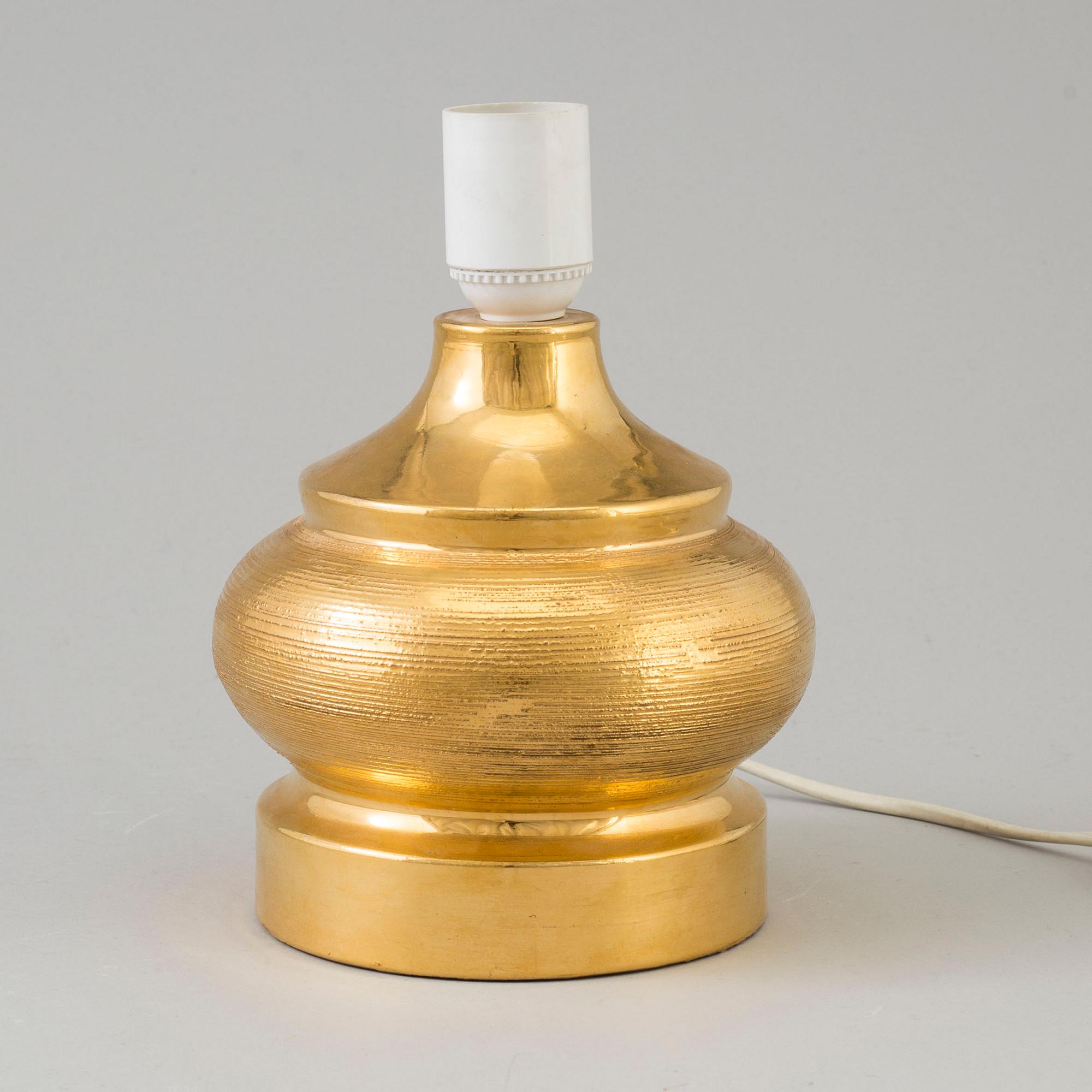 A TABLE LAMP. Ceramics. Italy. For Miranda AB.  Signed with labels. Second half of the 20th century.