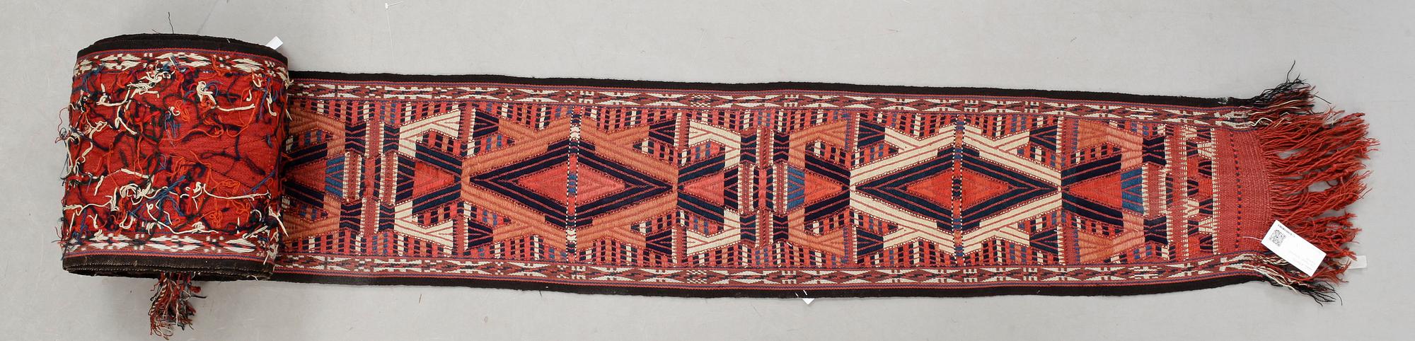 TÄLTBAND. Semiantikt Asiatiskt. Ca 35 x 1640 cm.