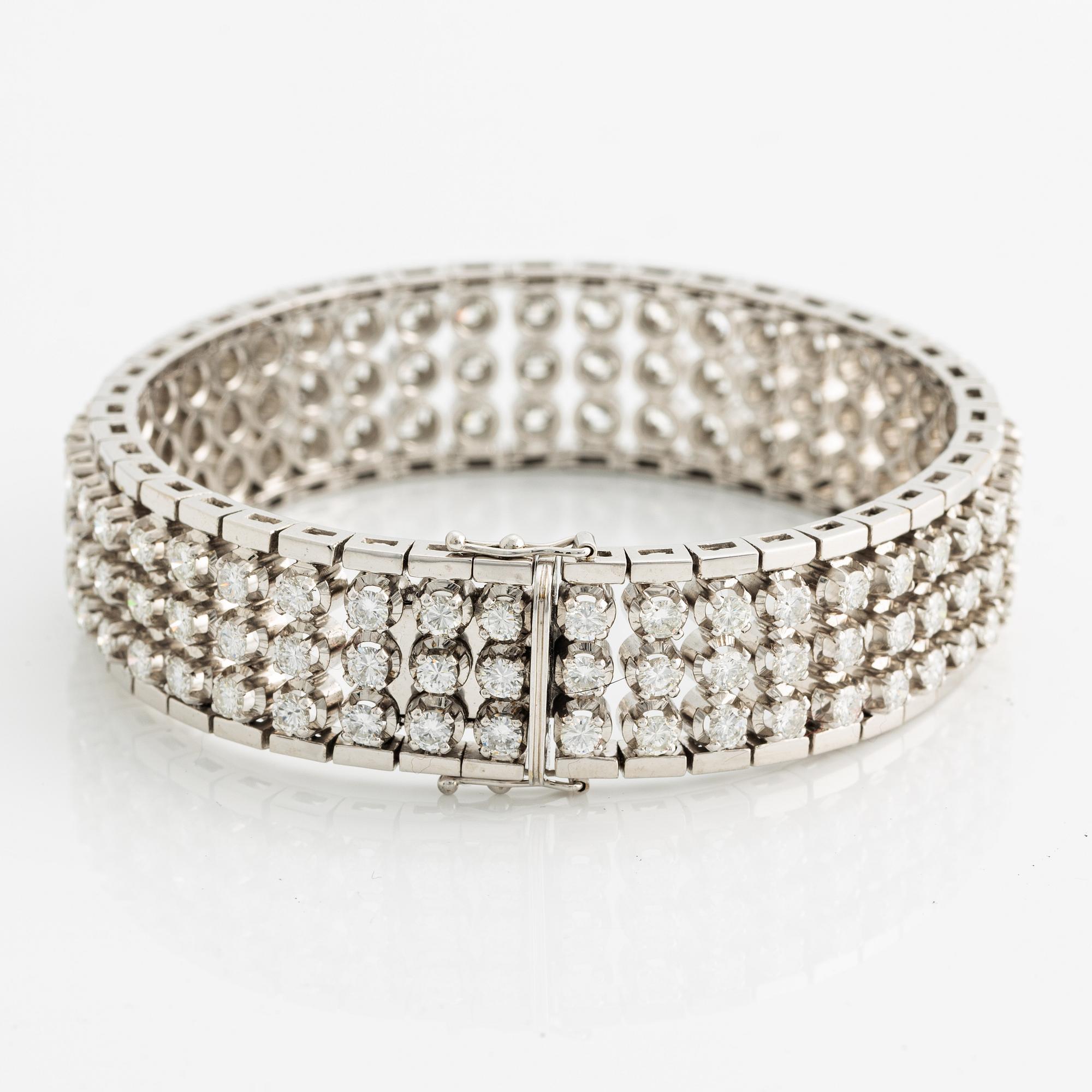 Bracelet 18K white gold with round brilliant-cut diamonds.