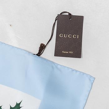 Gucci, a 'Flora' twill silk scarf.