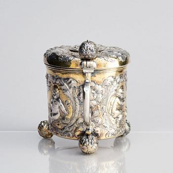 Johan Nützel, dryckeskanna, delvis förgyllt silver, Stockholm (verksam 1674-1716) före 1689. Barock.