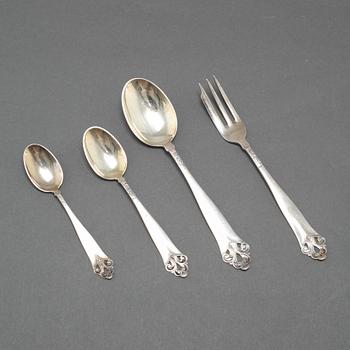 53 dessert silver ware, probably by Thorvald Marthinsen, Norway, 20th century. Weight 767 g.