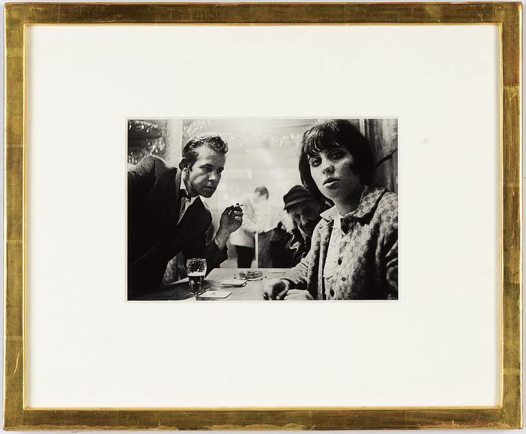 Anders Petersen, digital print signerad och daterad 2013. Motiv från serien "Café Lehmitz".