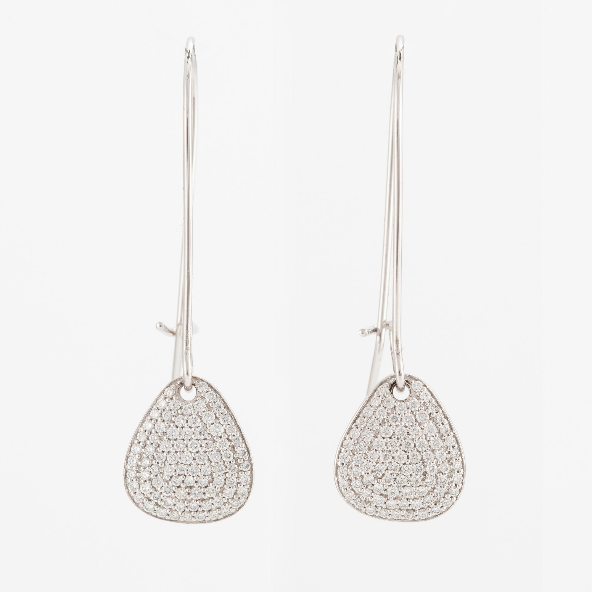 Efva Attling, örhängen, ett par, "Little Rose Petal & Stars Earrings", 18K vitguld med diamanter.