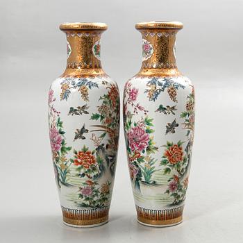 Floor vases, 1 pair, China, 19th/20th century.