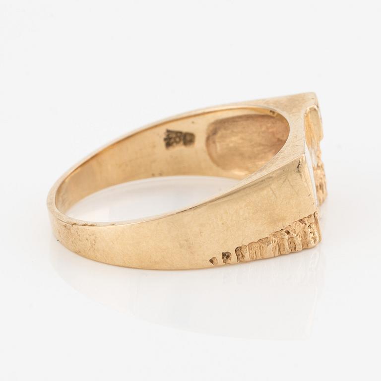 Ring, Bengt Hallberg, 18K guld med liten briljantslipad diamant.