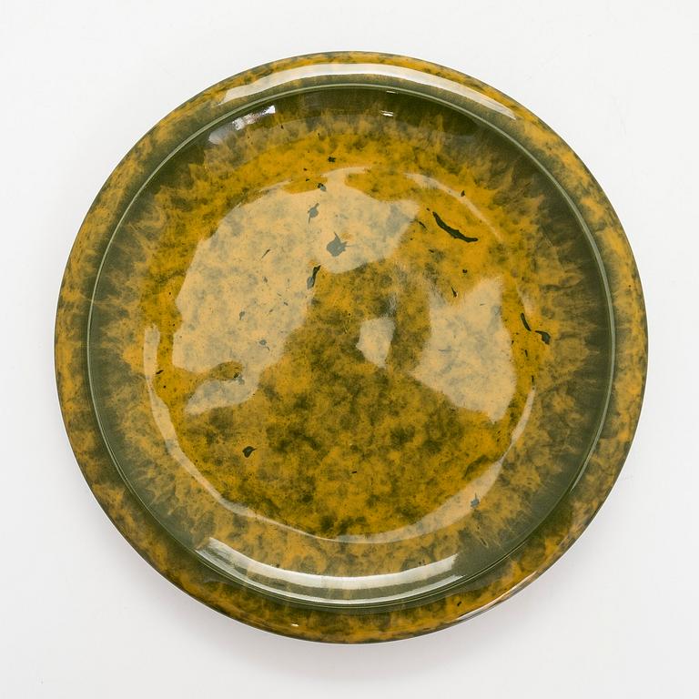Fujiwo Ishimoto, Two porcelain dishes, Arabia 1990s.