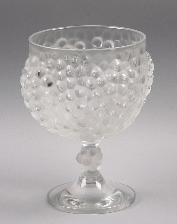 SKÅL PÅ FOT, glas, Lalique, Frankrike. Sign.