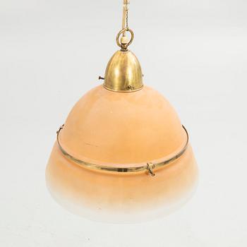 Taklampa, opalöverfång, tvådelad kupa, 1930/40-tal.