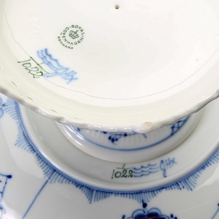 Skål på fot "musselmalet" helblonde, Royal Copenhagen Danmark porslin.