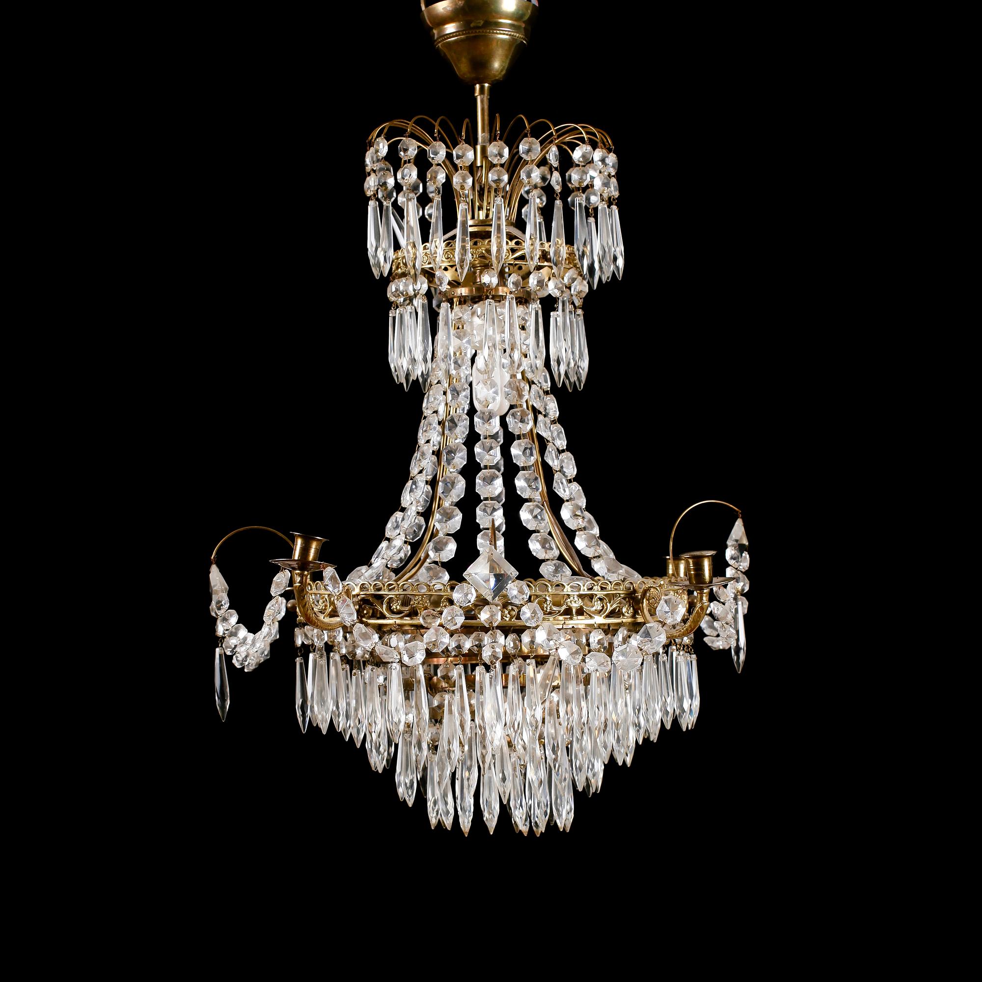 LJUSKRONA, empirestil, 1900-talets första hälft. Höjd ca 60 cm.