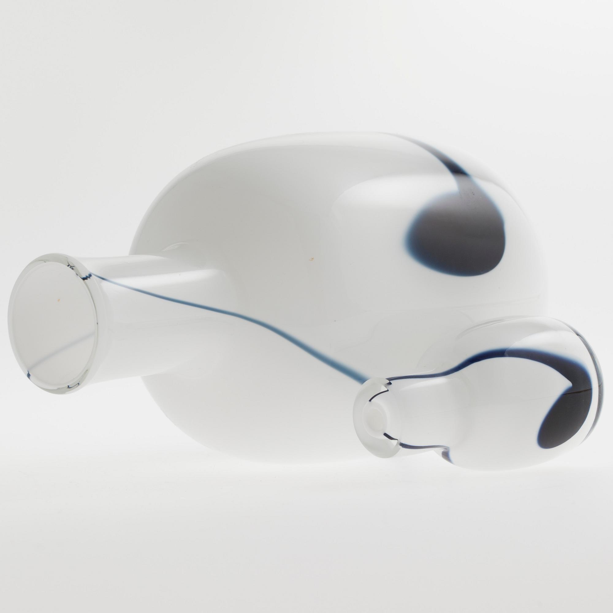 KARAFF, glas, "Blues", signerad Timo Sarpaneva 99/1985. Iittala.