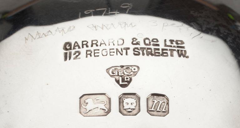 SALTKAR, silver, London 1967 samt DOSA silver, Chester 1895. Tot. vikt ca 230,9 g.