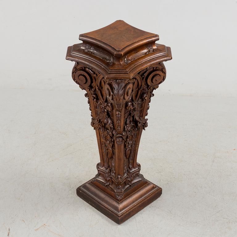 A pedestal form around year 1900.