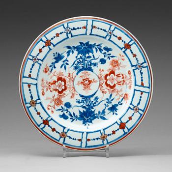 An imari dish, Qing dynasty, 18th Century.