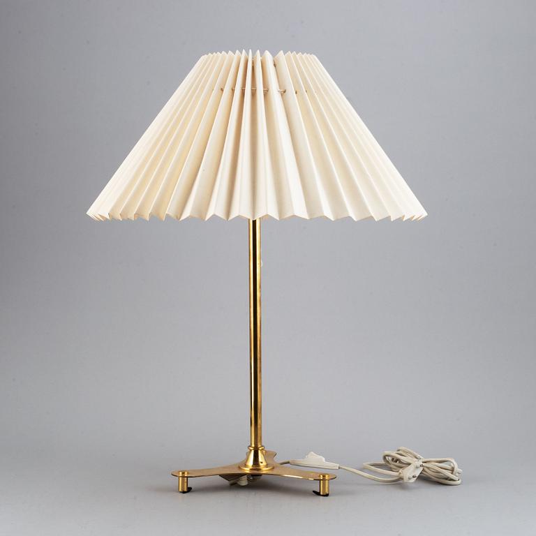 Josef Frank, bordslampa modell 2467, Firma Svenskt Tenn.