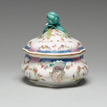 TERRIN med LOCK och FAT, porslin. Meissen, 1700-tal.