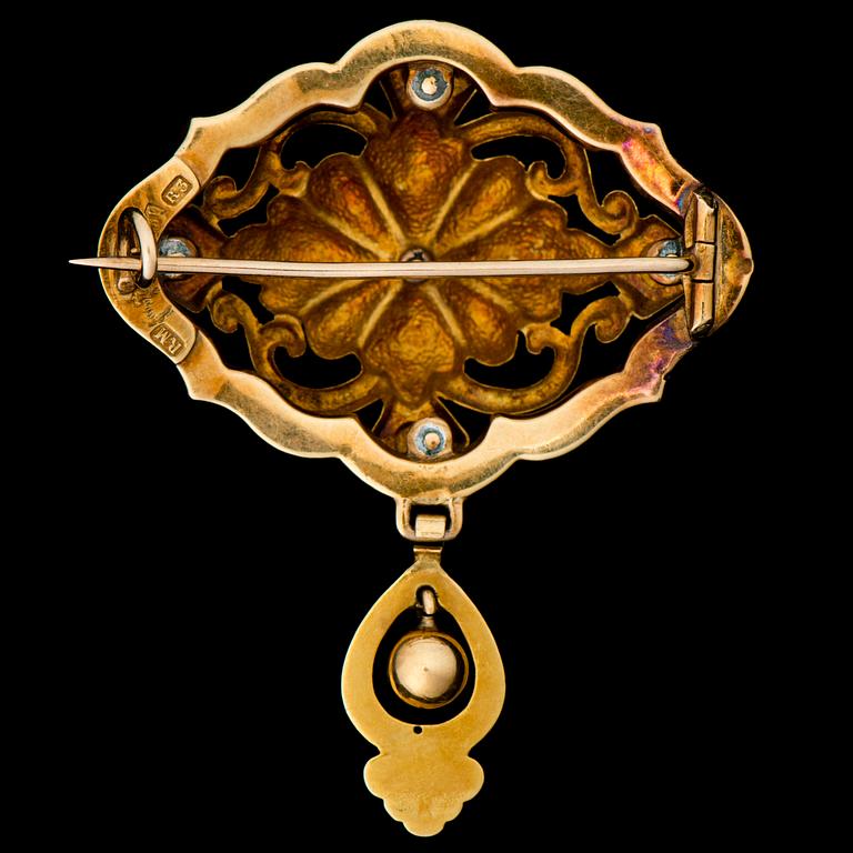 A BROOCH, pearl, 18K gold. Otto Roland Mellin, Helsinki Finland 1874.