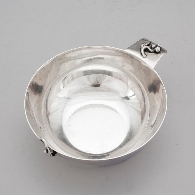 CG HALLBERG, Stockholm 1940, skål. Silver. Vikt ca 186 gram.