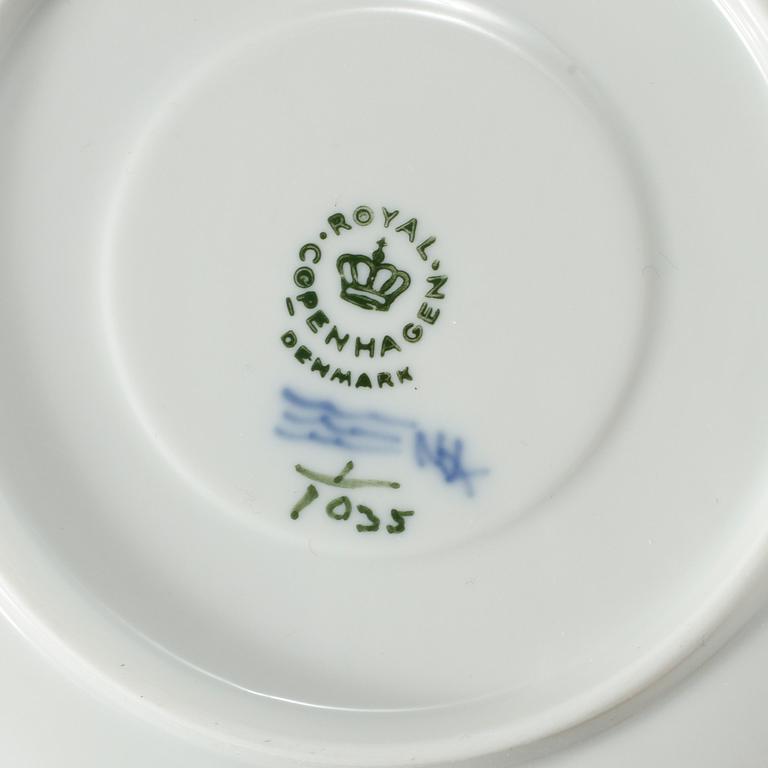 SERVISPORSLIN, 16 st, porslin, "Musselmalet", Royal Copenhagen, 1900-talets andra hälft.
