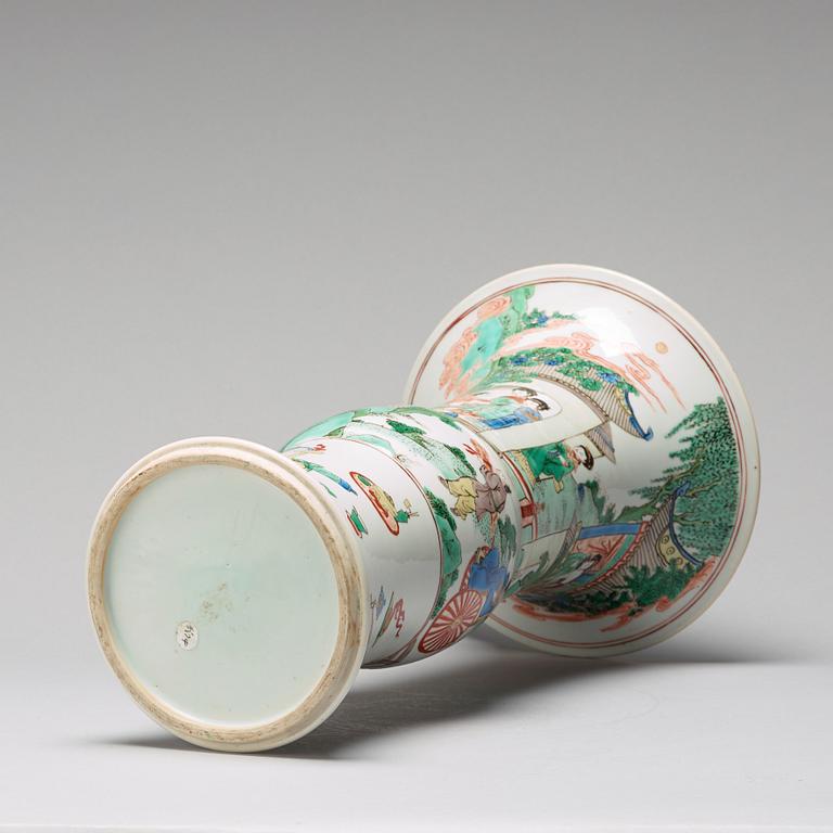 VAS, porslin. Qingdynastin, Kangxi (1662-1722).