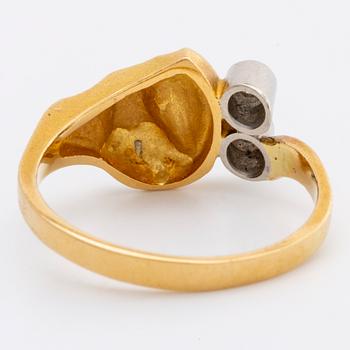 LAPPONIA RING 18K gold w 2 brilliant-cut diamonds 0,04 ct in total inscribed, Finland 1997, original dustbag.