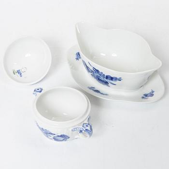 Royal Copenhagen, servisdelar, 67 delar, "Blå blomst", Danmark.