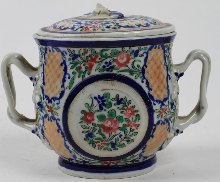 SKÅL MED LOCK samt MUGG. Kina 1700/1900-tal.