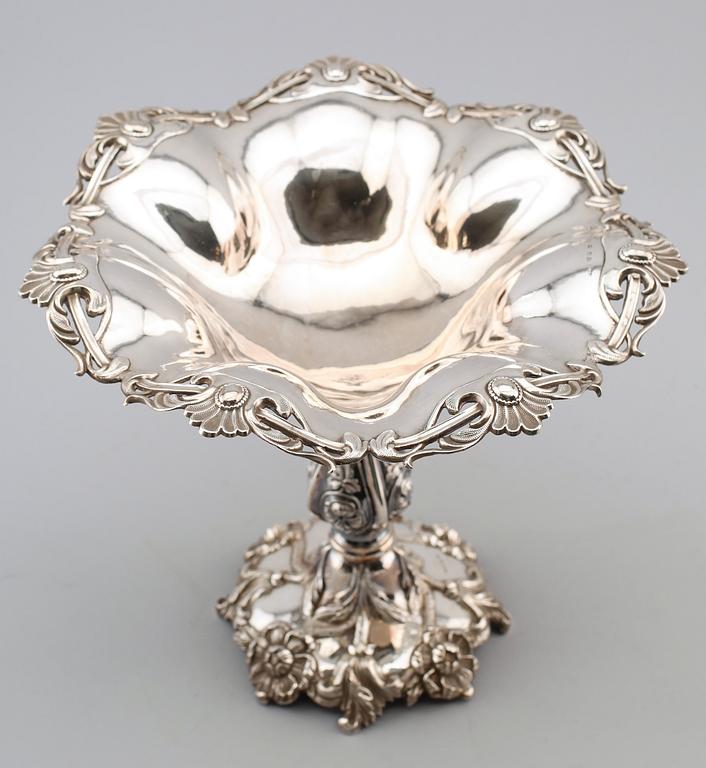 SKÅL PÅ FOT, silver, Frans Holm, Vadstena 1879. Vikt ca 542 gram.