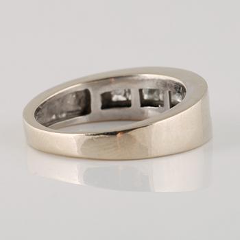 RING, 14K guld med prinsesslipade diamanter ca 0.60 ct. Vikt 5,7 gram.