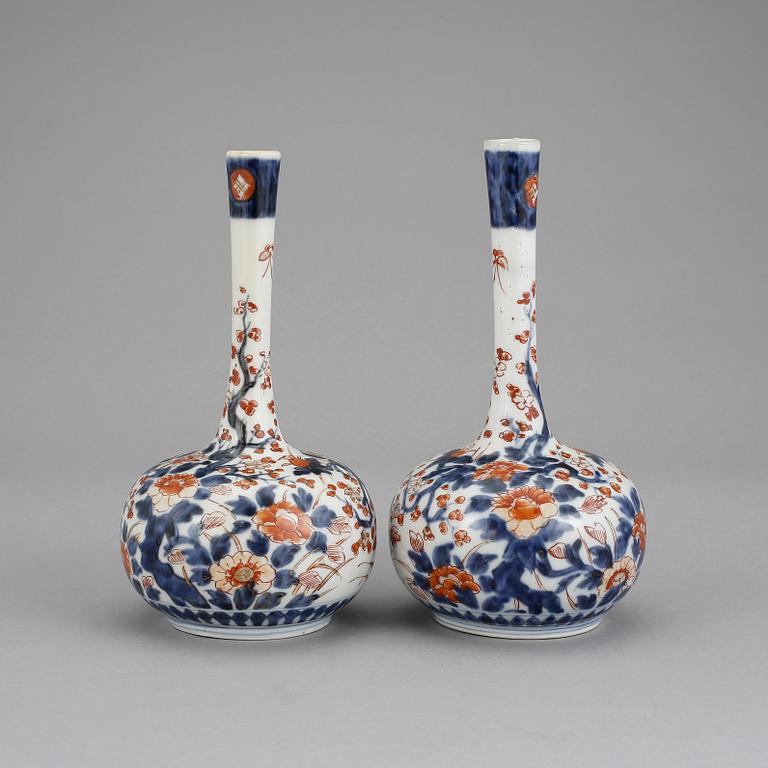 VASER, ett par, porslin, Kina, 1800/1900-tal.