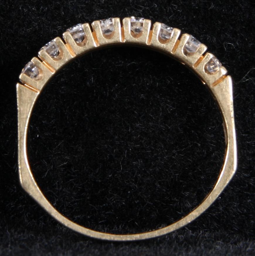 RING, 18K guld samt 8 briljanter. Enl inskription 0.43 ct.