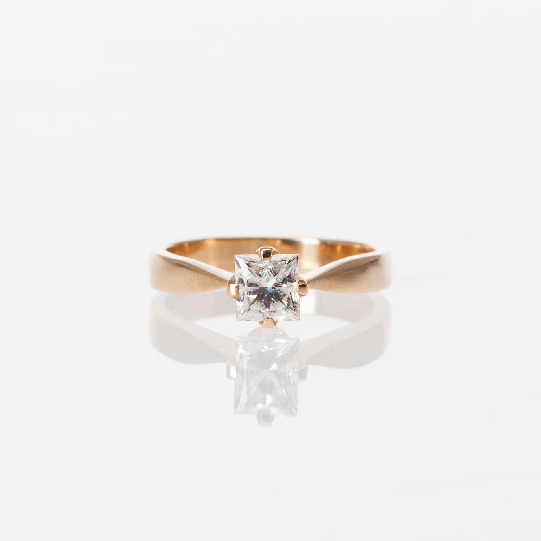 RING, 14K guld, diamant 1,01 ct H / VS1 enligt intyg. Vikt ca 3,9 g.