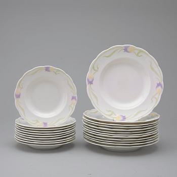 An Alf Wallander Art Nouveau 64 pcs porcelain service, Rörstrand ca 1899-1910.
