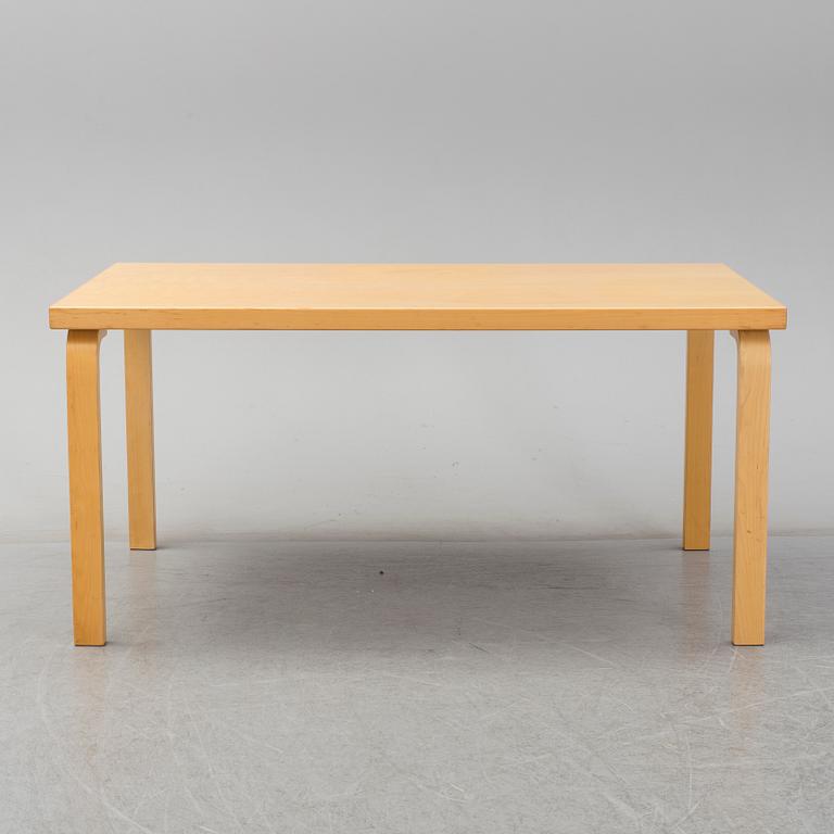 ALVAR AALTO, a model 82A birch table from Artek, Finland, dated 110890.