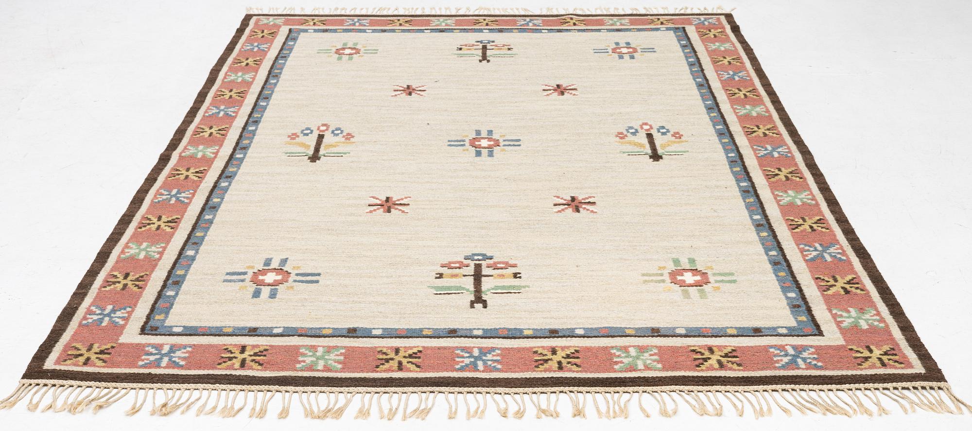 A flat weave carpet, c 304 x 200 cm.