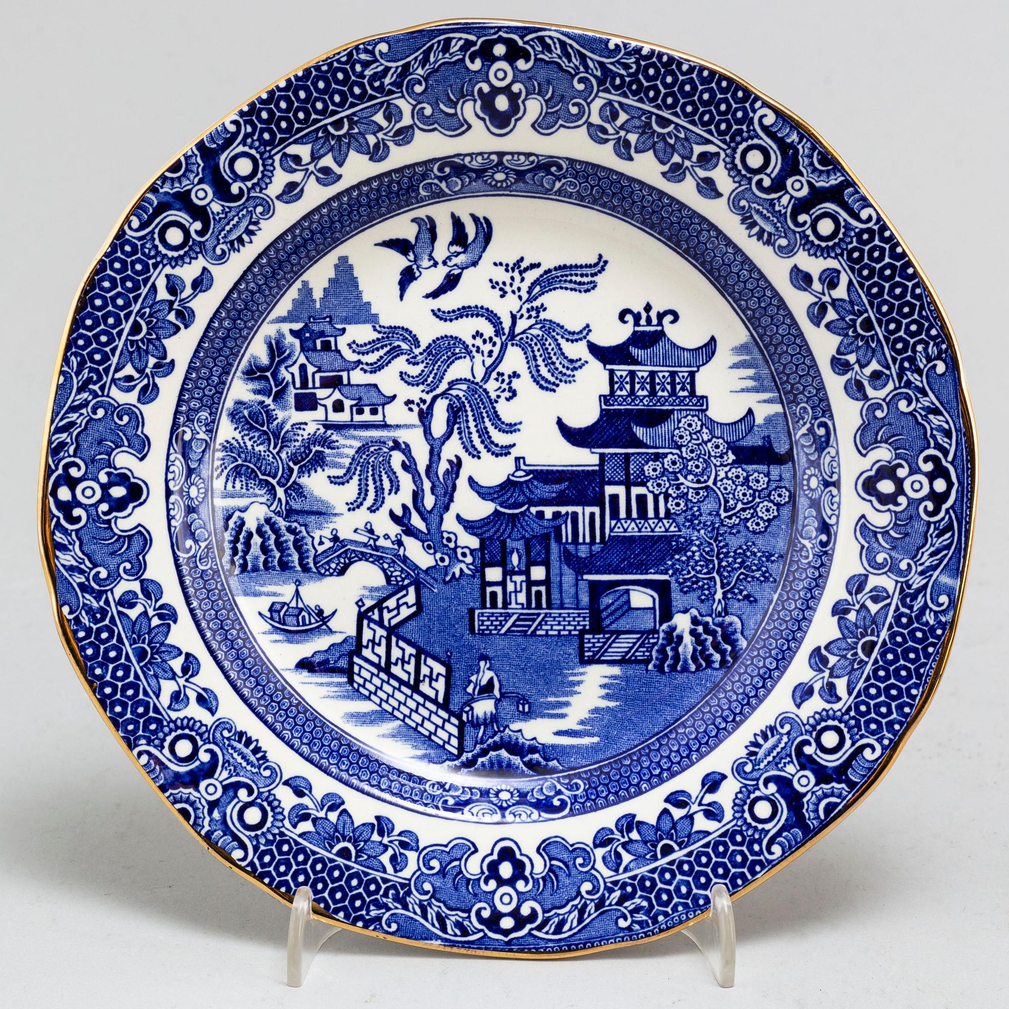 MULBERRY, a Mulberry Picnicbasket with tableware.