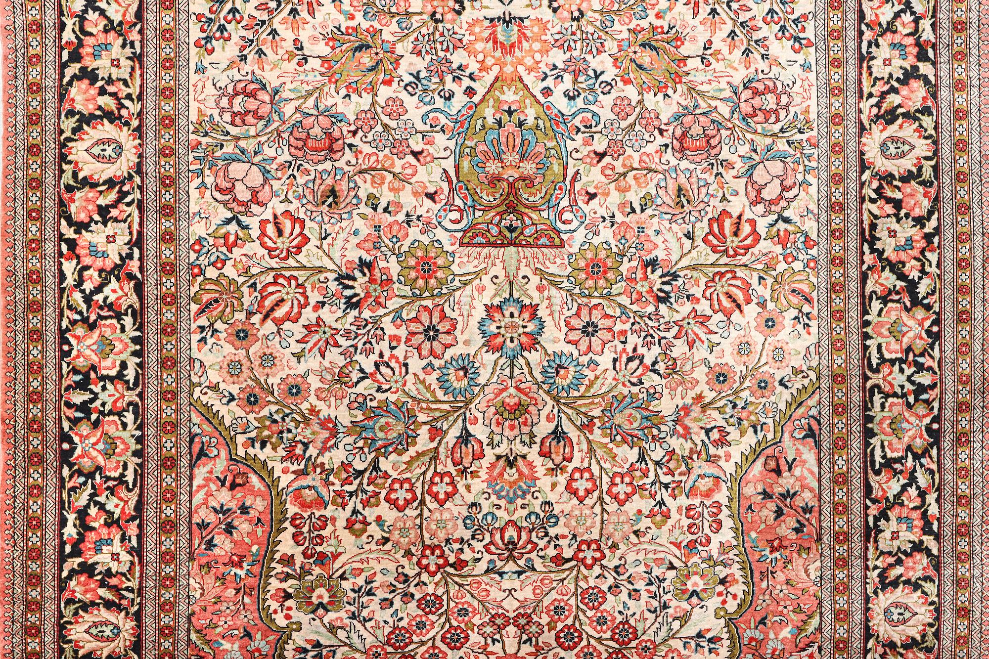 Matta, silke Ghom, ca. 182 x 122.