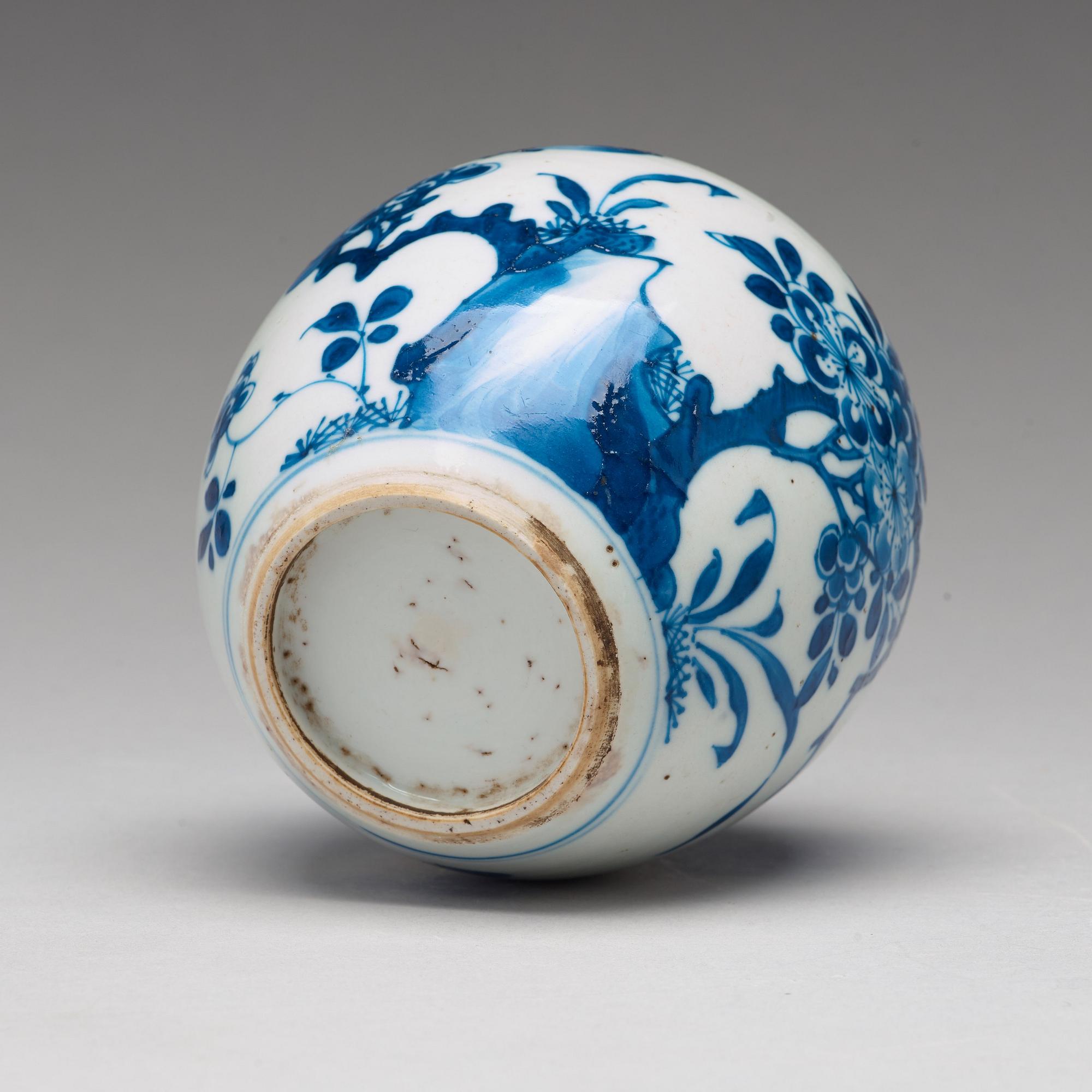 A blue and white tea caddy, Qing dynasty, Kangxi (1662-1722).
