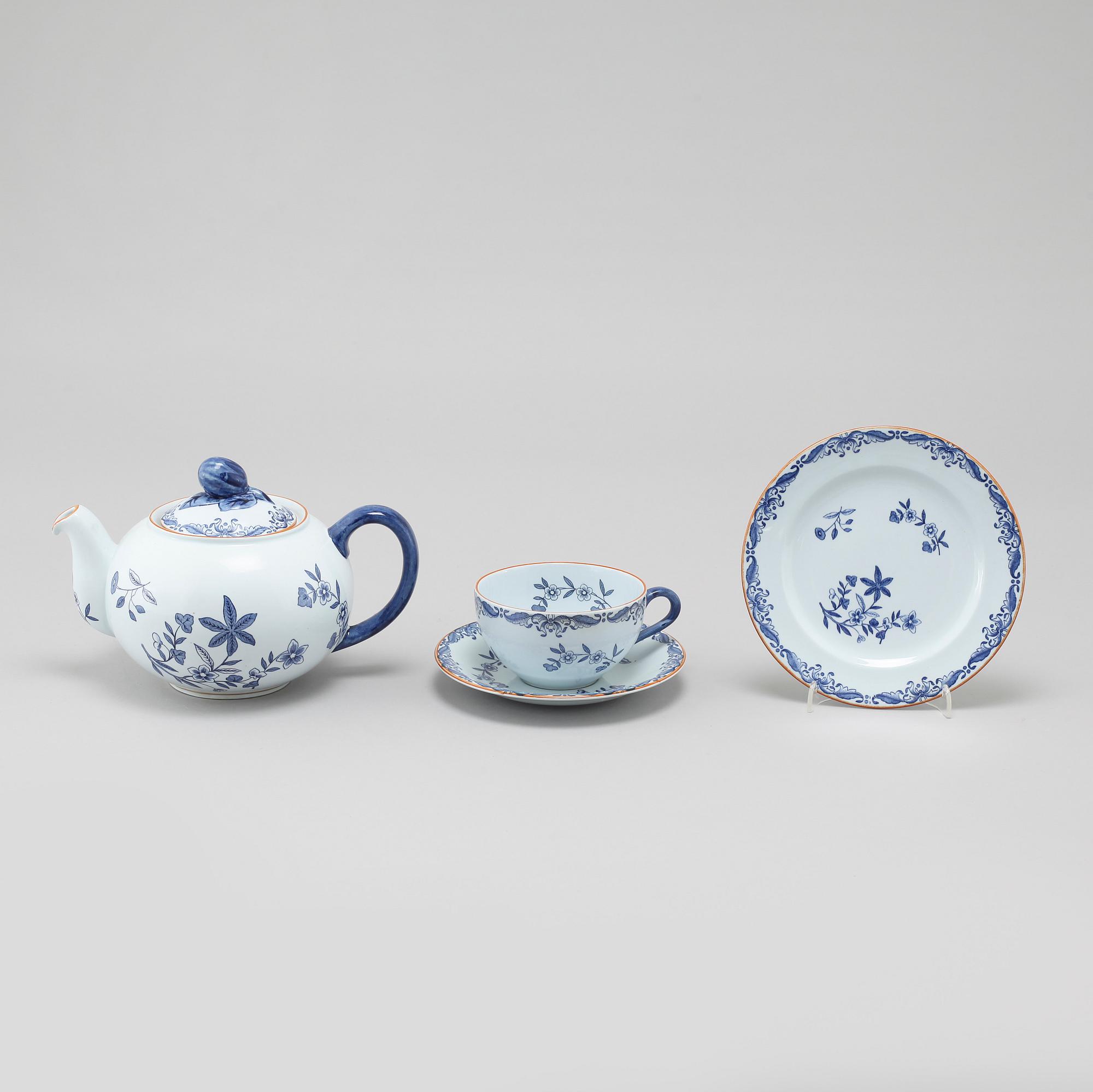 12 pieces of "Ostindia" table ware in earthenware, Rörstrand, 20th century.