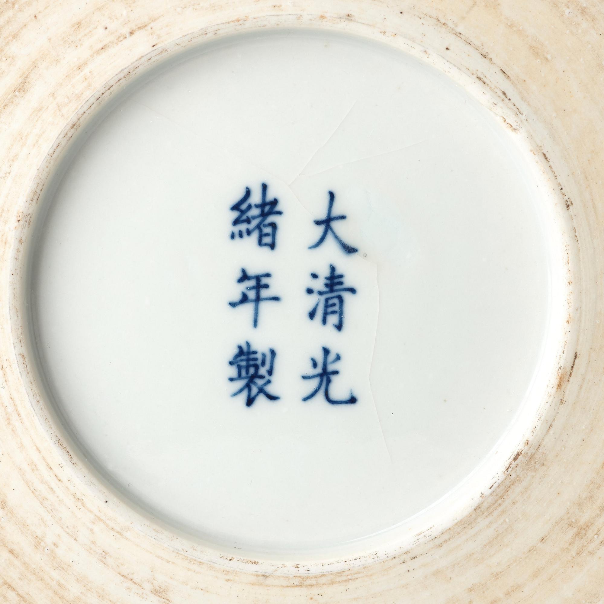A blue and white flower pot, Qing dynasty, circa 1900.