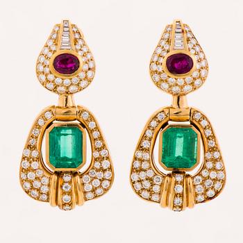 A PAIR OF EARRINGS, facetted emeralds and rubies, diamonds, 18K gold. Gomez & Molina, Spain.