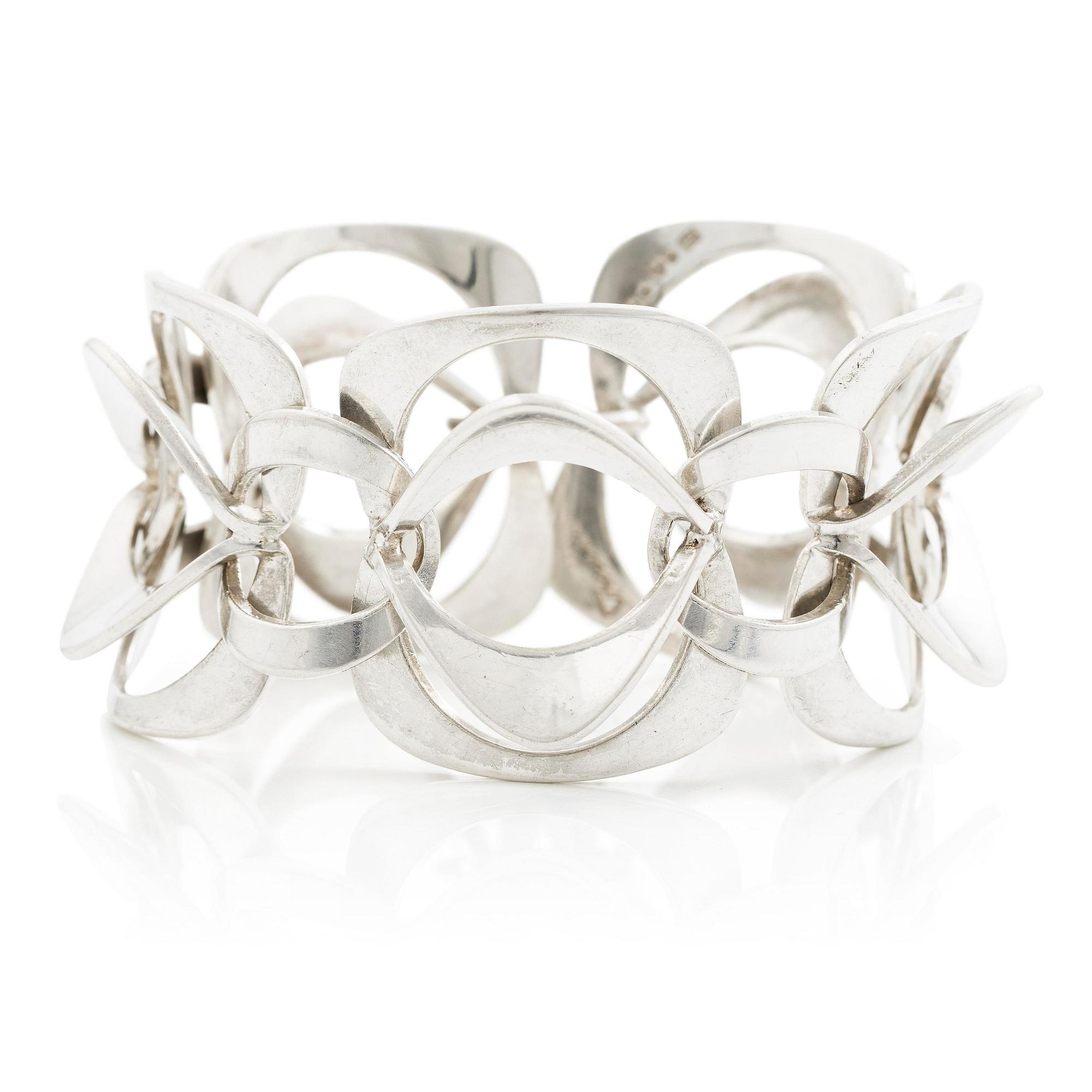 Theresia Hvorslev, a bracelet, silver, Falköping 1972. For Alton.