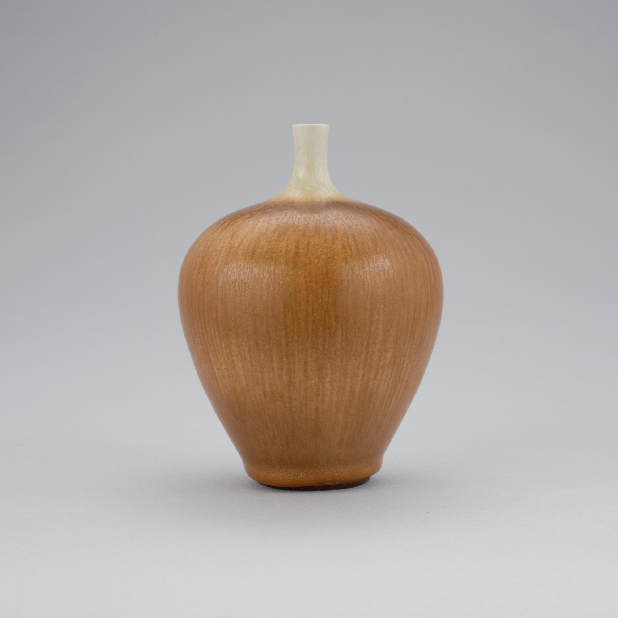 BERNDT FRIBERG, Gustavsberg studio 1971. Vas.