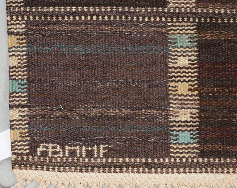 CARPET. "Falurutan mörk". Flat weave (rölakan). 247 x 231 cm. Signed AB MMF BN.