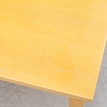 Alvar Aalto, a birch coffee table, second part of the 20th Century.