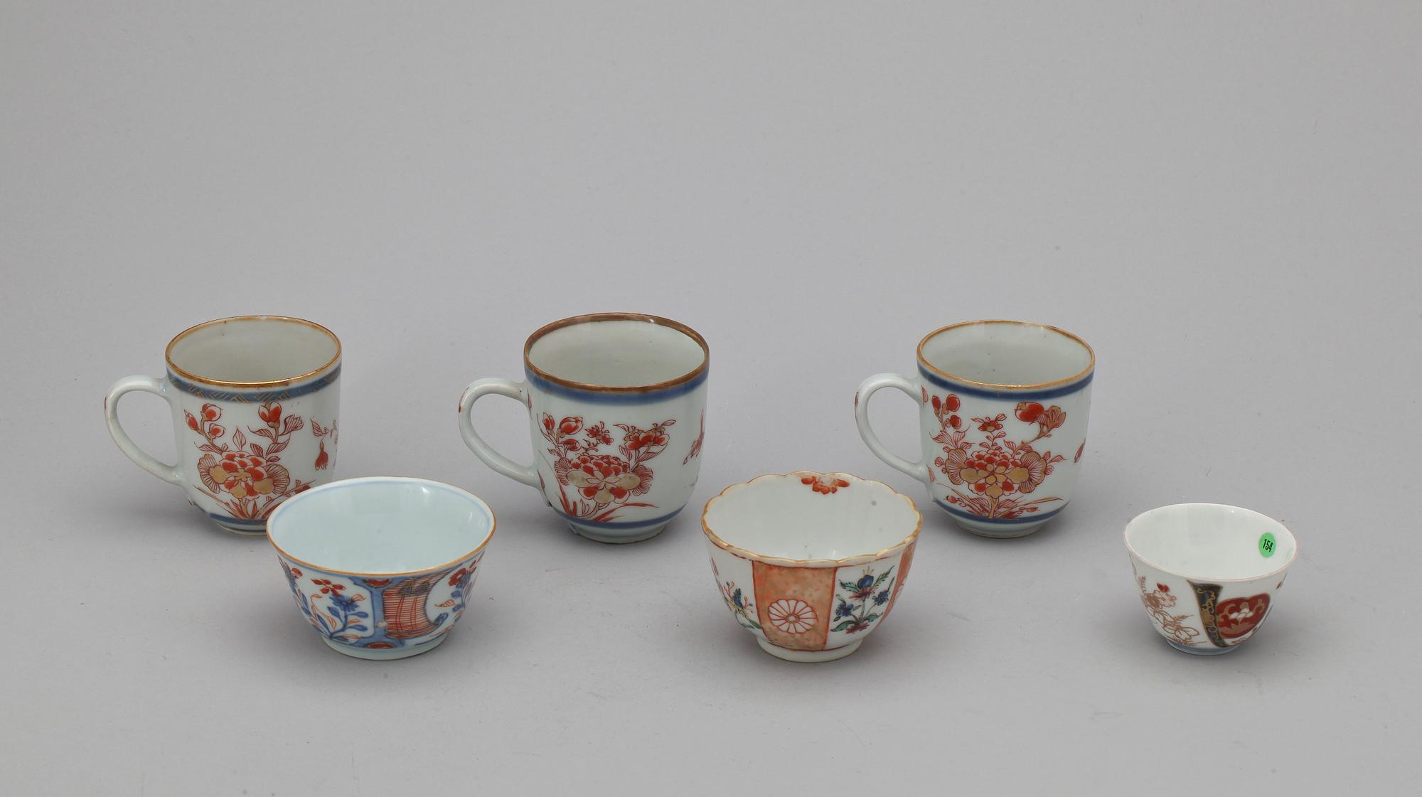 KOPPAR, sex stycken, samt FAT, fyra stycken, porslin. Qing dynastin, tidigt 1700-tal.